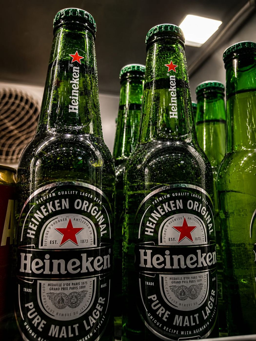 Heineken gelada na geladeira